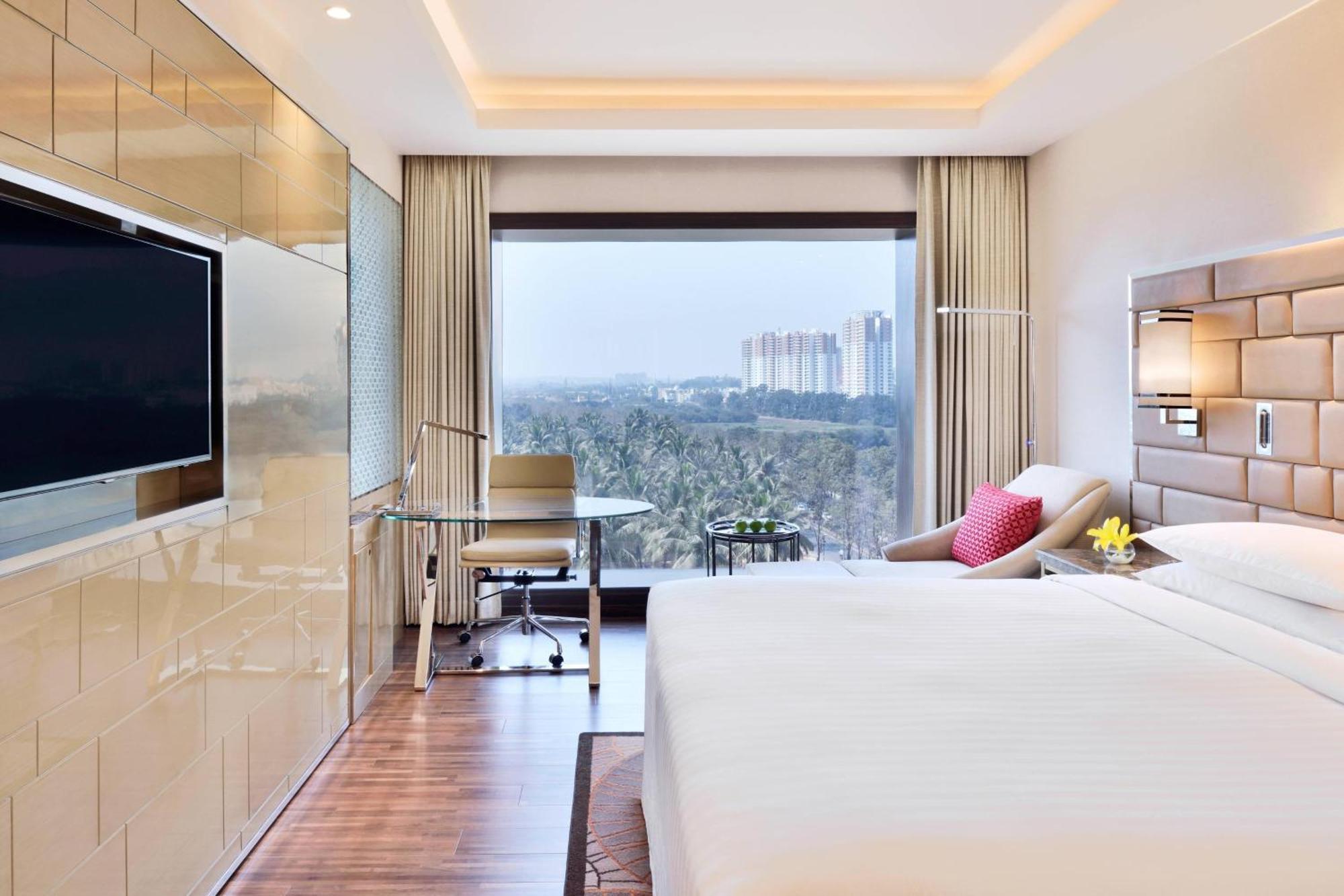 Courtyard by Marriott Bengaluru Hebbal Hotel Bagian luar foto