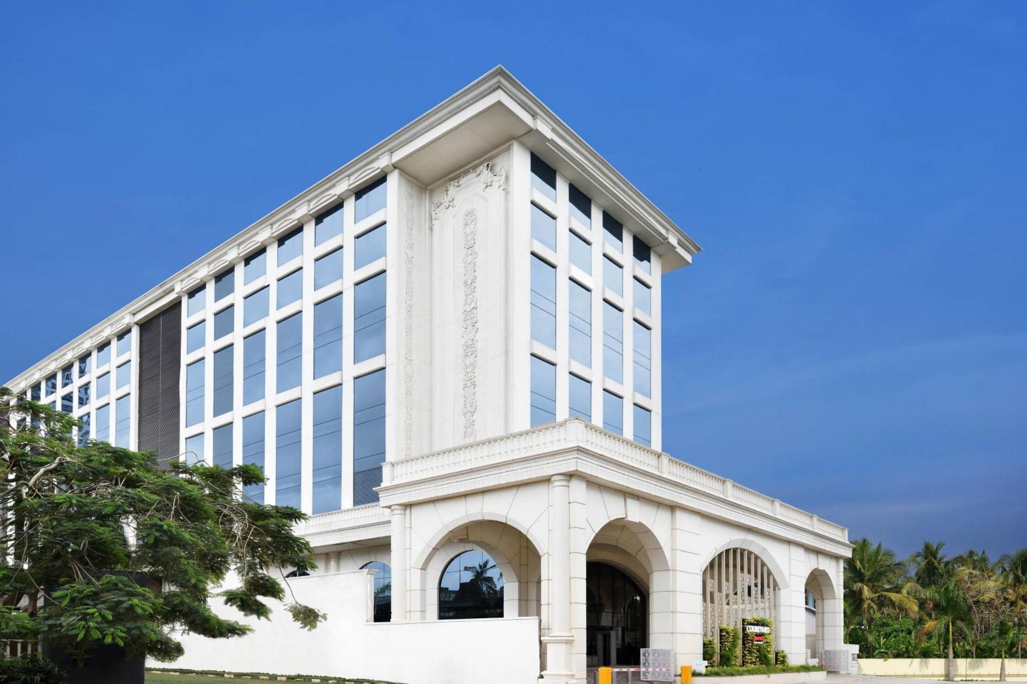 Courtyard by Marriott Bengaluru Hebbal Hotel Bagian luar foto