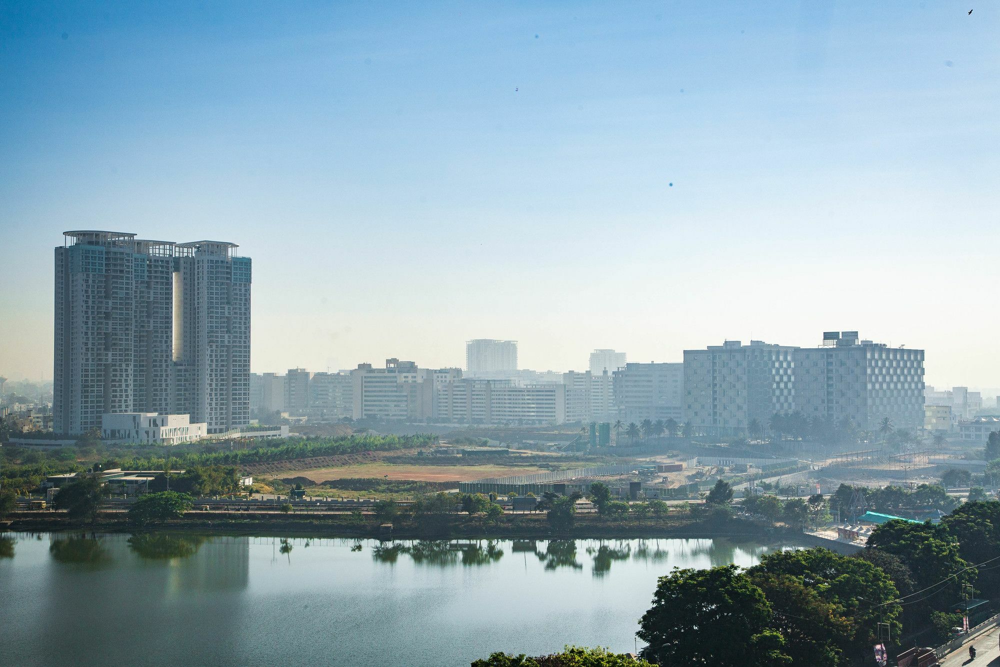 Courtyard by Marriott Bengaluru Hebbal Hotel Bagian luar foto